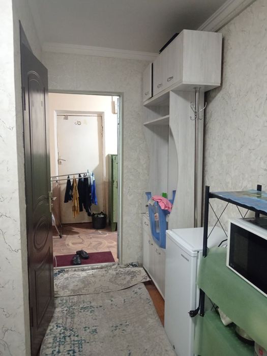 Uy sotiladi yashnobot tumani maktab bogʻcha yonida  lstadion bor