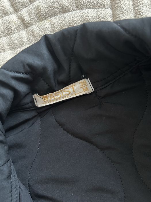 Продам ветровку весна