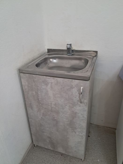 Кухонная мойка со шкафом