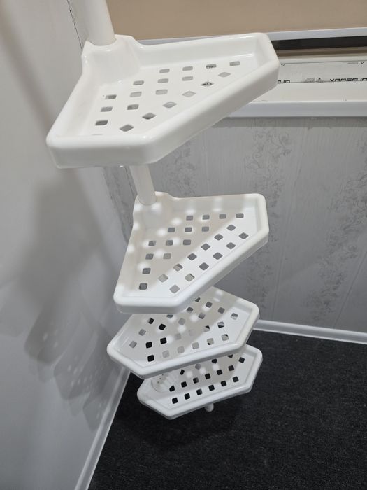 Угловая полка в ванну