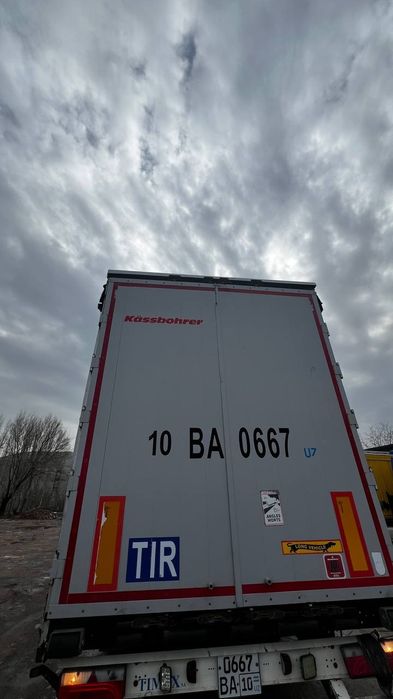 Продается грузовик в хорошем состоянии RENAULT/ KAESSBOHRER мега