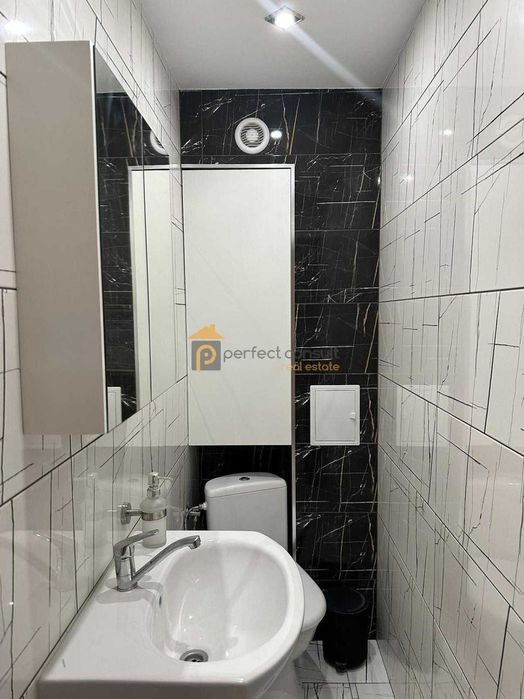 Продава се Тристаен апартамент в Пловдив, Христо Смирненски - 90 кв.м за 2000 €/кв.м - Снимка #8