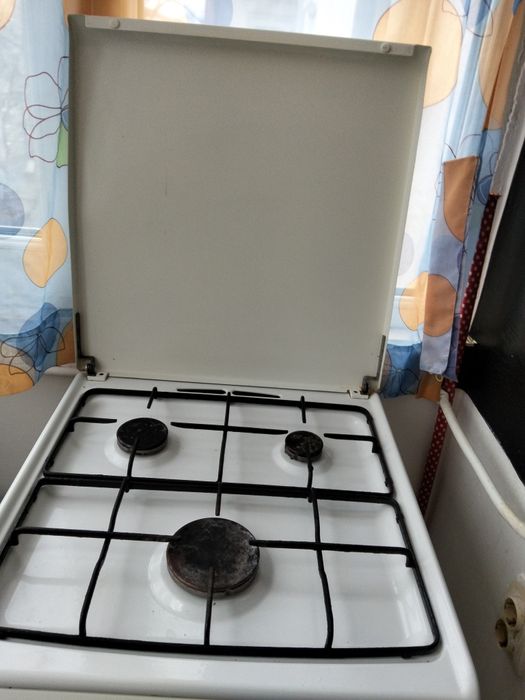 Vând aragaz Zanussi