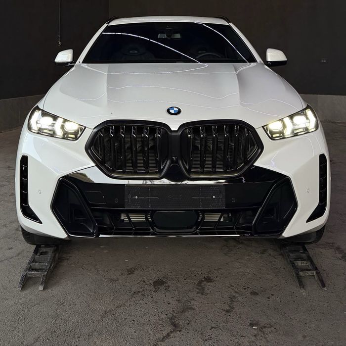 BMW Xl6 xDrive 40i 2025 год