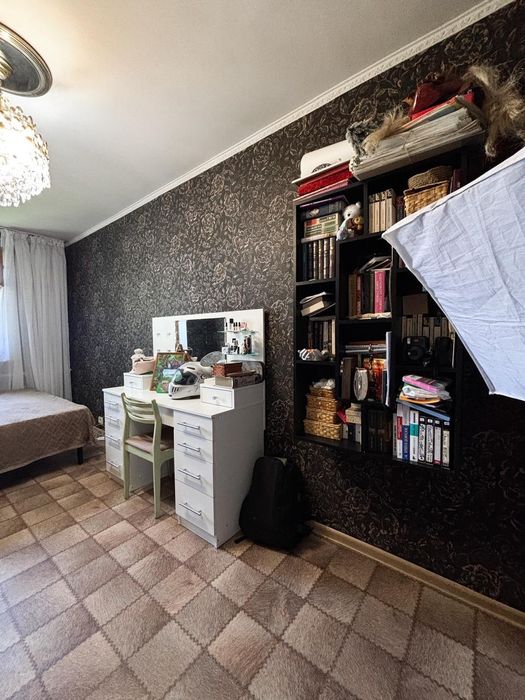 Продам 3 комн квартиру на Янтаре