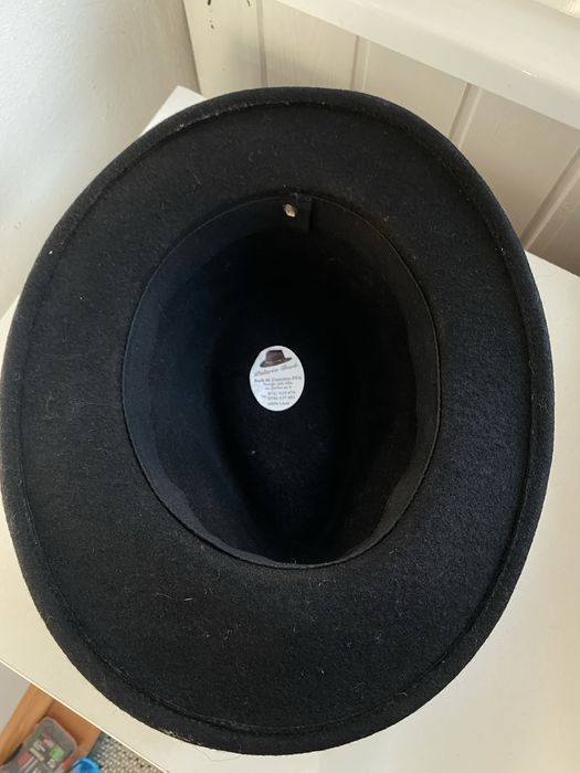 palarie neagra din lana
