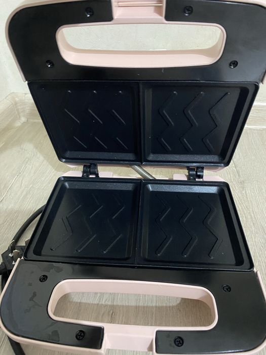 Продаётся вафельница и сэндвичница/грильница