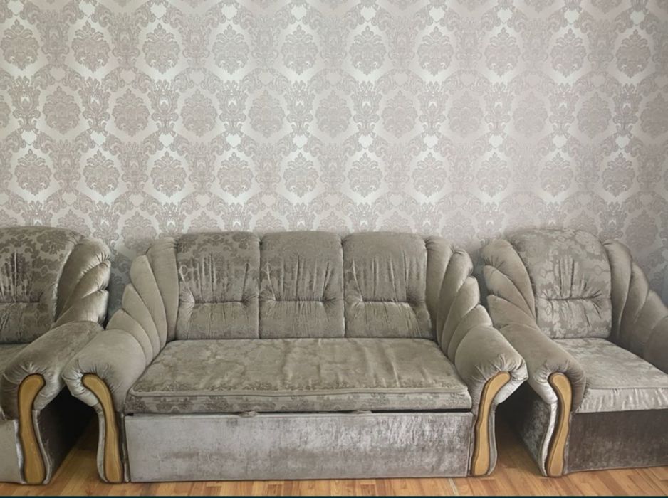 Продам диван с креслами