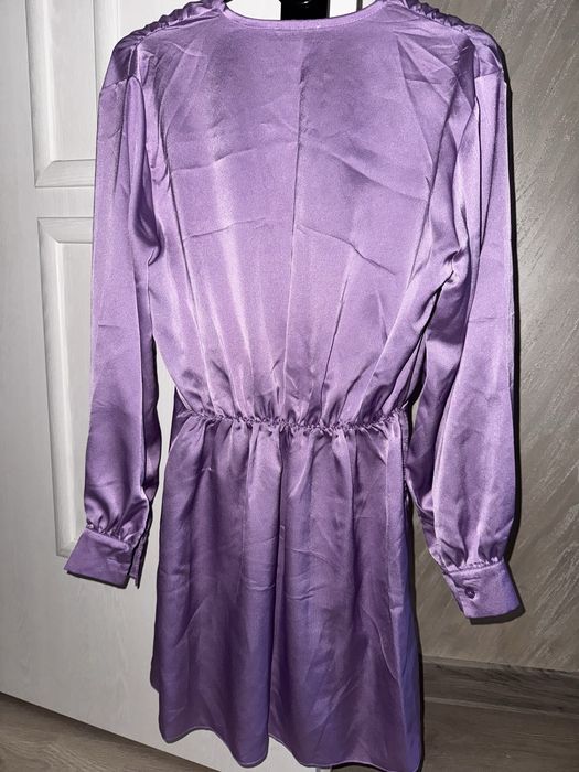 Нова дамска сатенена рокля