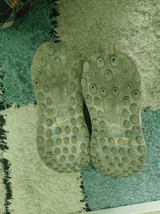 Vand off white odsy blue marble