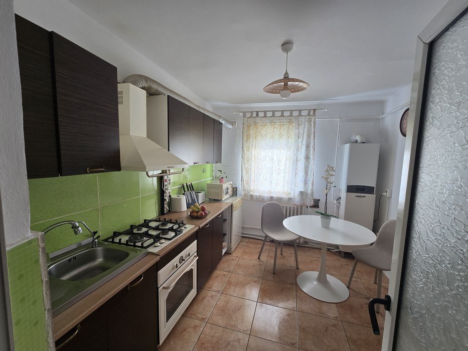 PF vând ap 3 camere ultracentral Tg.Cucu