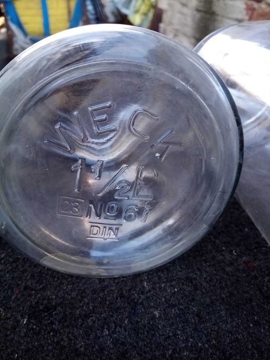 Стари    буркани