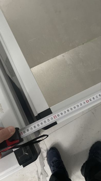 Стол для кассы.