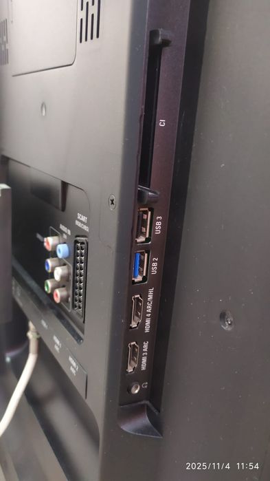 Телевизор PHILIPS с тумбой