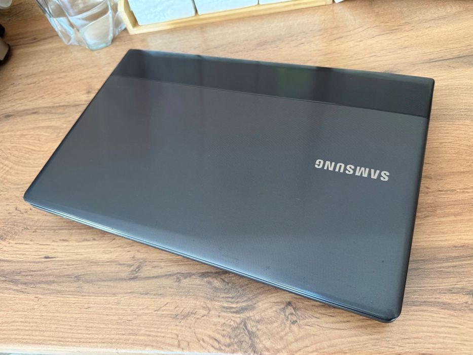 Samsung. Core i3. 2 Видеокарты