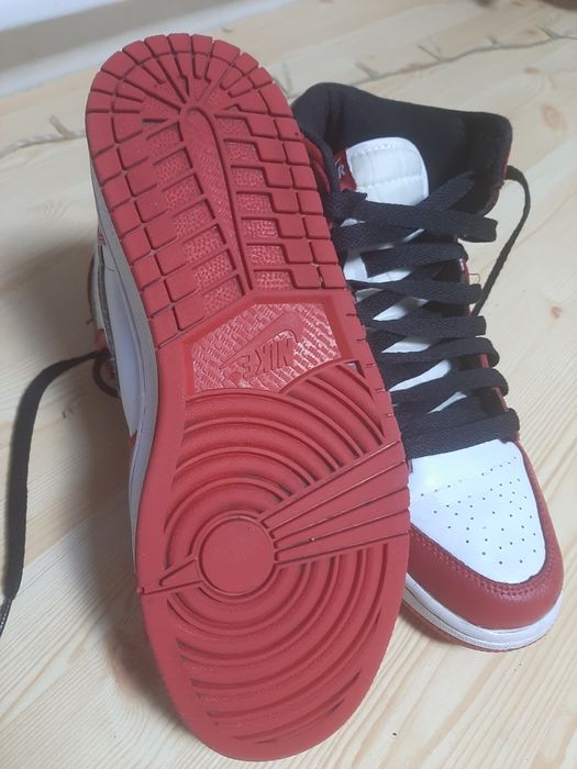 Кроссовки типа Air Jordan