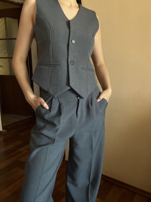 костюм жилет и брюки серый