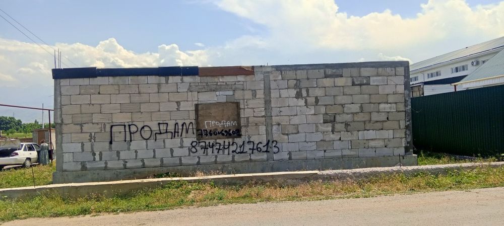 Продам дом недостроенный угловой