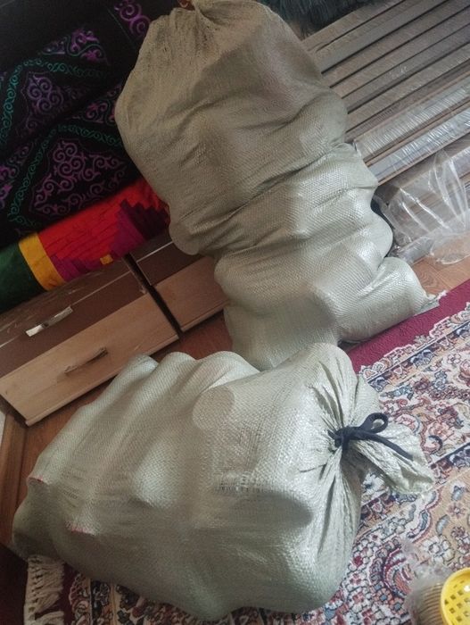 Прадаю 2 мешки банки