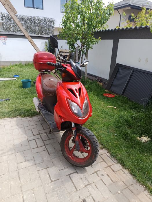 Vând scuter in stare buna de funcționare toate actele la zi