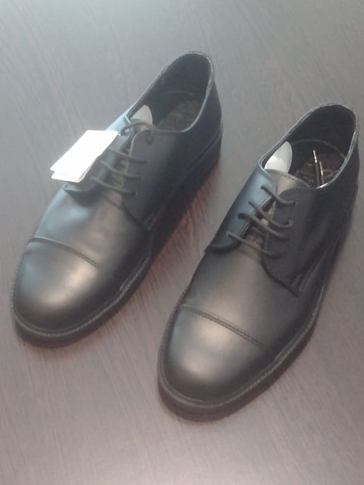 Продавам мъжки обувки (кубинки и ниски)