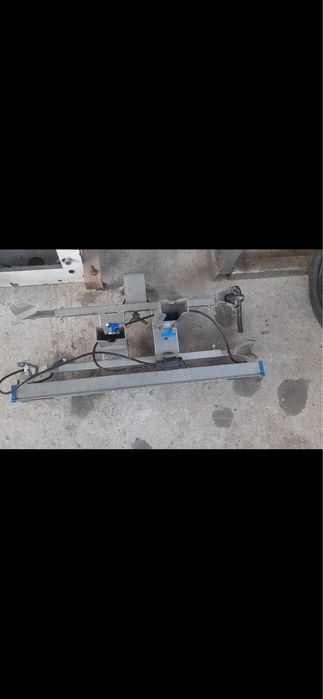 Vand suport de doua biciclete pe carlig