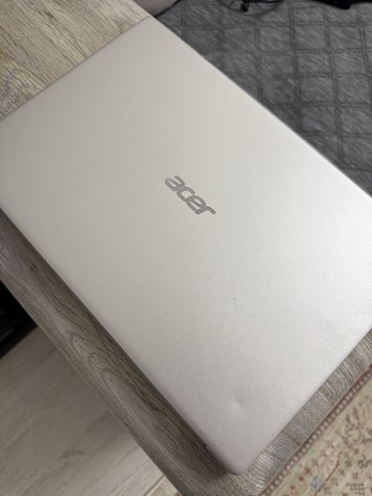 Ноутбук Acer Swift 3 / Ryzen 3 / 8GB / SSD
