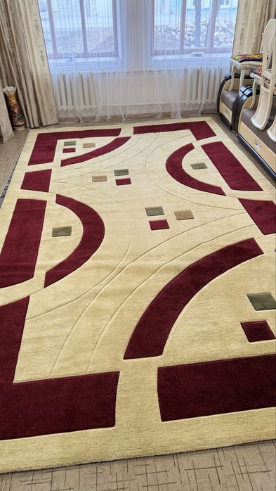 Продается ковер в отличном состоянии