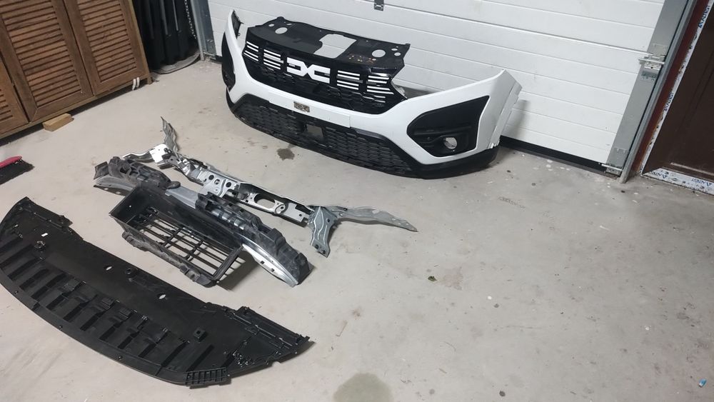 Bara fata , ochelari faruri, traversa , trager , volet Dacia jogger