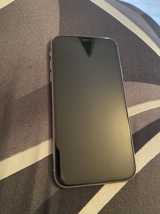 Vand iphone 11 liber de retea mov