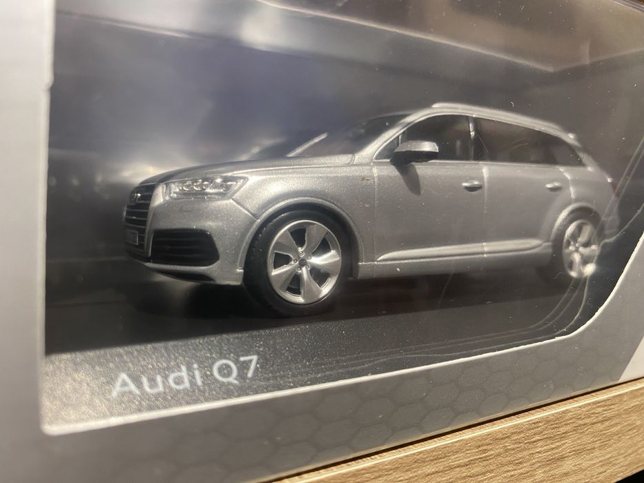 SPARK AUDI Q7 an 2017 machetă auto scara 1:43