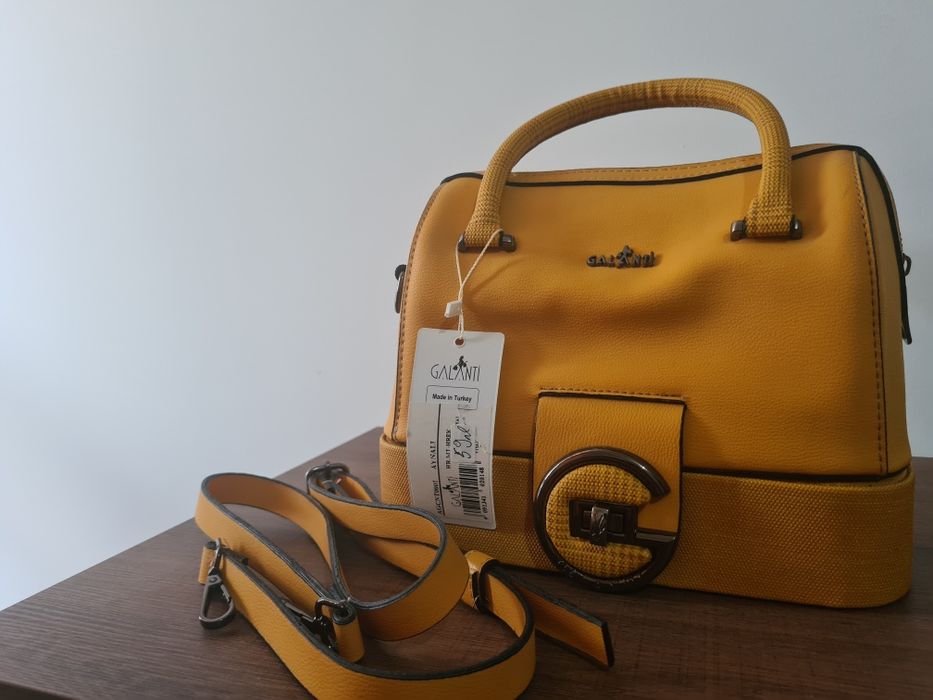 Малка дамска чанта в цвят горчица