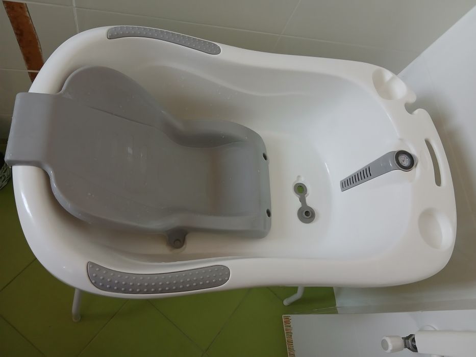 Бебешка вана със стойка, с вграден термометърплюс приставка за новород