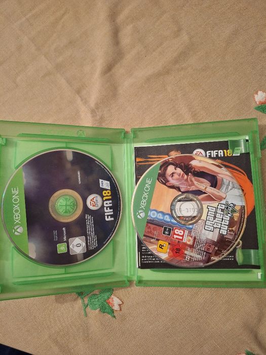 Vand xbox one s   2 controllere