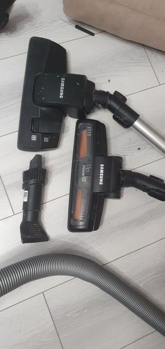 Пылесос Samsung VCC885HH3R/P красный