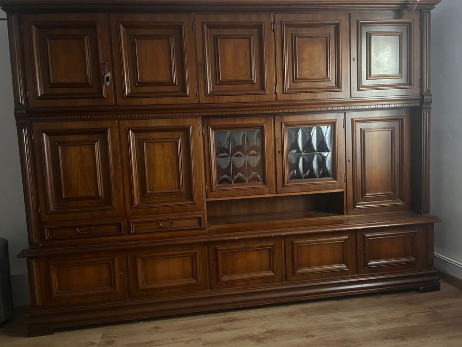 Mobila din lemn masiv