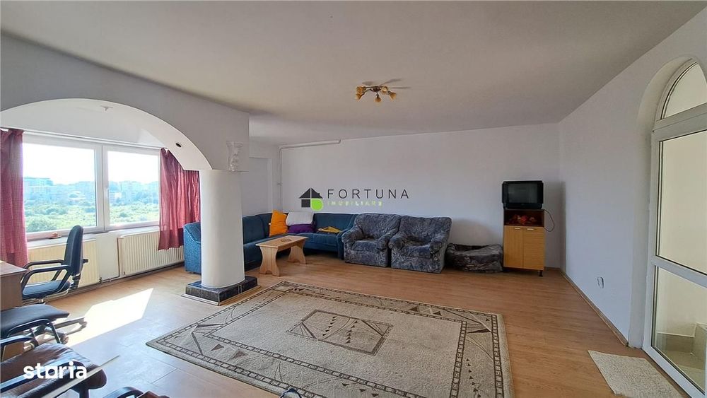 Penthouse 4 camere, mobilat si utilat modest, strada Toamnei