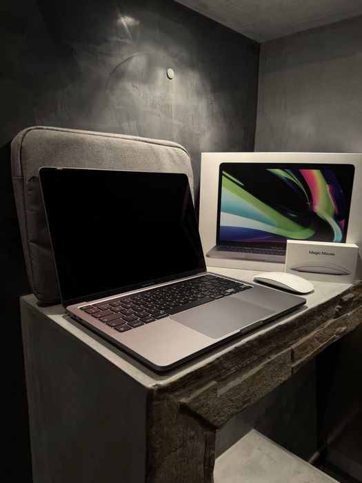 КАТО ЧИСТО НОВ Macbook Pro M1 13.3" + Magic Mouse + калъф