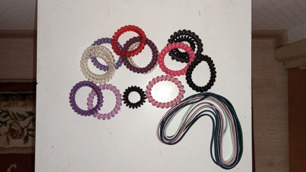 Agrafe pentru femei și gumă. 2 pereche.