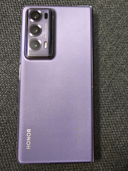 Honor Magic V2 cu defect