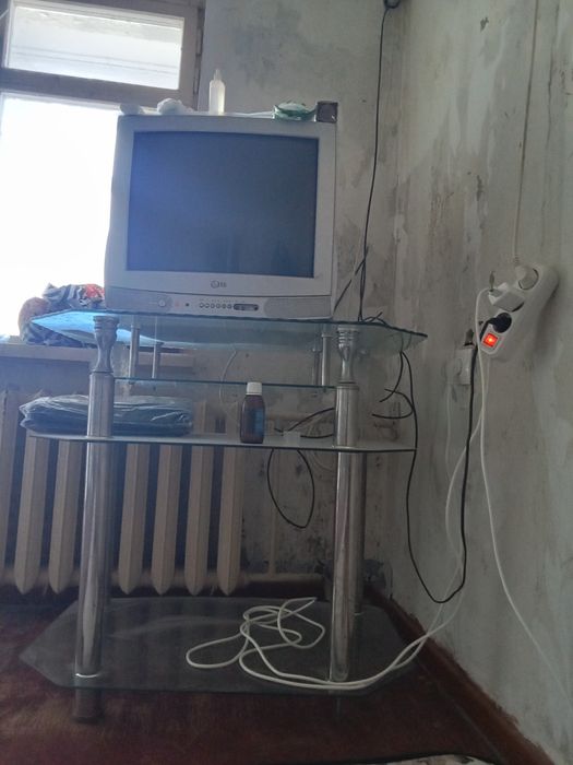 Телевизор лж бу  с подставкой