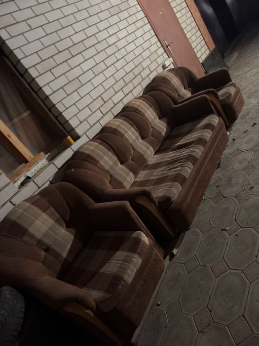 Продам диван с креслами