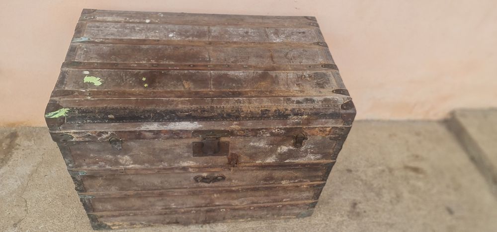 Cufăr vechi din 1880 – piesă autentică de epocă