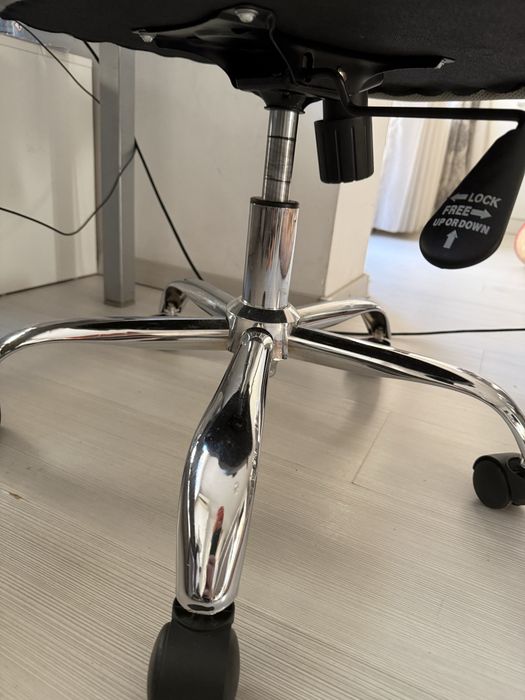 Ергономичен офис стол