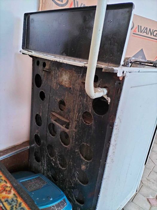 Gaz plita RUSSIA, ideal holatda