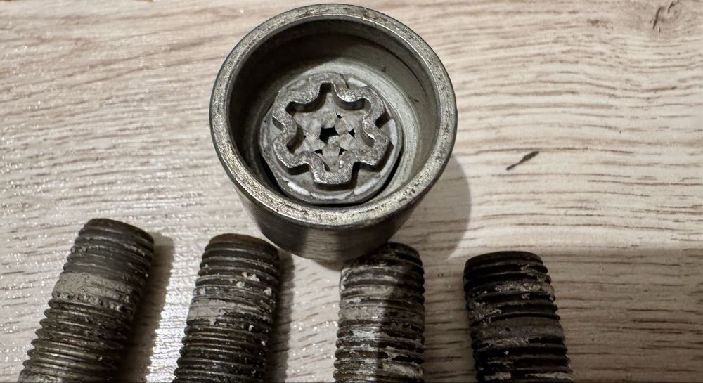 Секретни болтове Audi A6 A5 A4