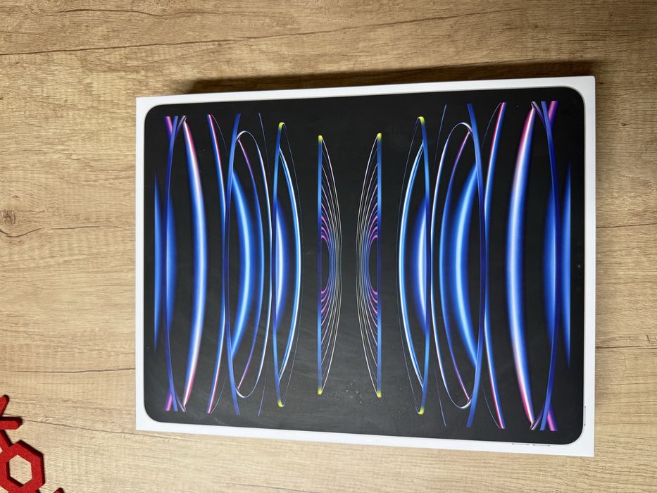 iPad Pro 12.9” (a 6-a generație) 512GB Wi-Fi+Cellular+Magic Keyboard