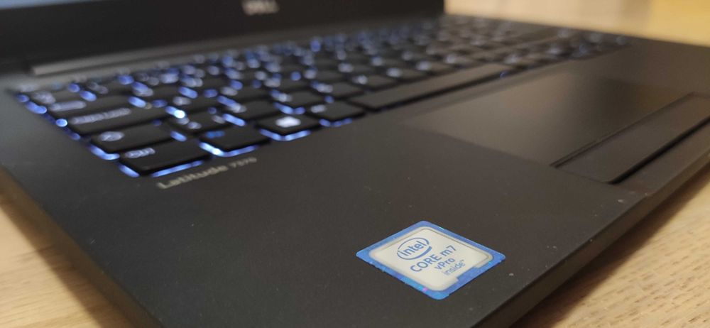 Dell Latitude 7370 FHD 13,3" m7 quad 8GB SSD 256GB licenta Win10 Pro