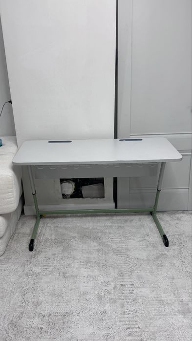 Продам парту Troya для школьника