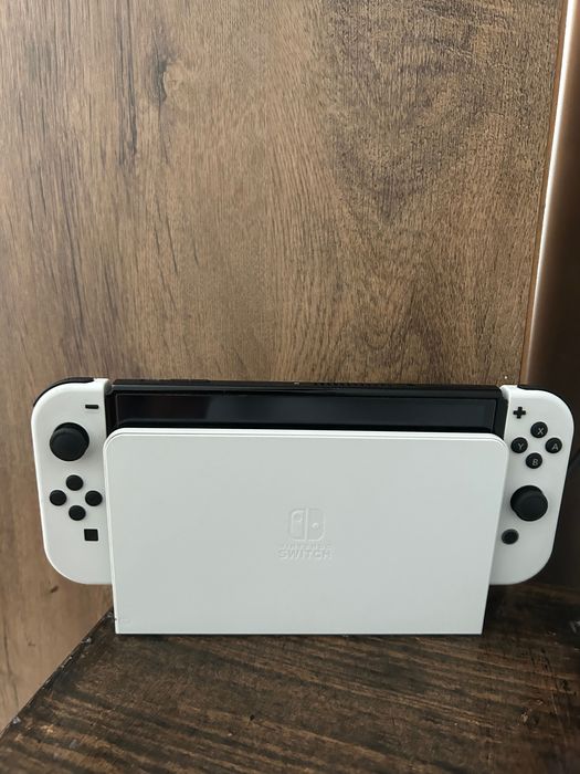 Consola Nintendo Switch Oled cu jocuri, aproape noua!
